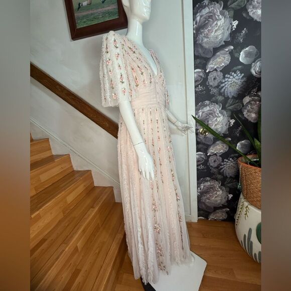 Anthropologie Mac Duggal Short-Sleeve Floral Ruffled
V-Neck Gown / size 12 - Picture 10 of 13